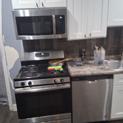 Microwave,  Gas Stove & Dishwasher 