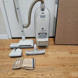 New Cond  ELECTROLUX GARDIAN  VACUUM,  WITH ATTACHMENTS. , WORKS EXCELLENT  , IN THE BOX 