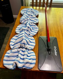 O-Cedar washable mopping kit w/ 5 mop heads