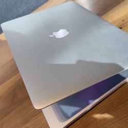 Apple MacBook Pro Retina 15” Core I7, 16GB RAM 500Gb Ssd $375