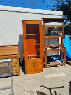 Vintage Locking Sportsman Gun Cabinet