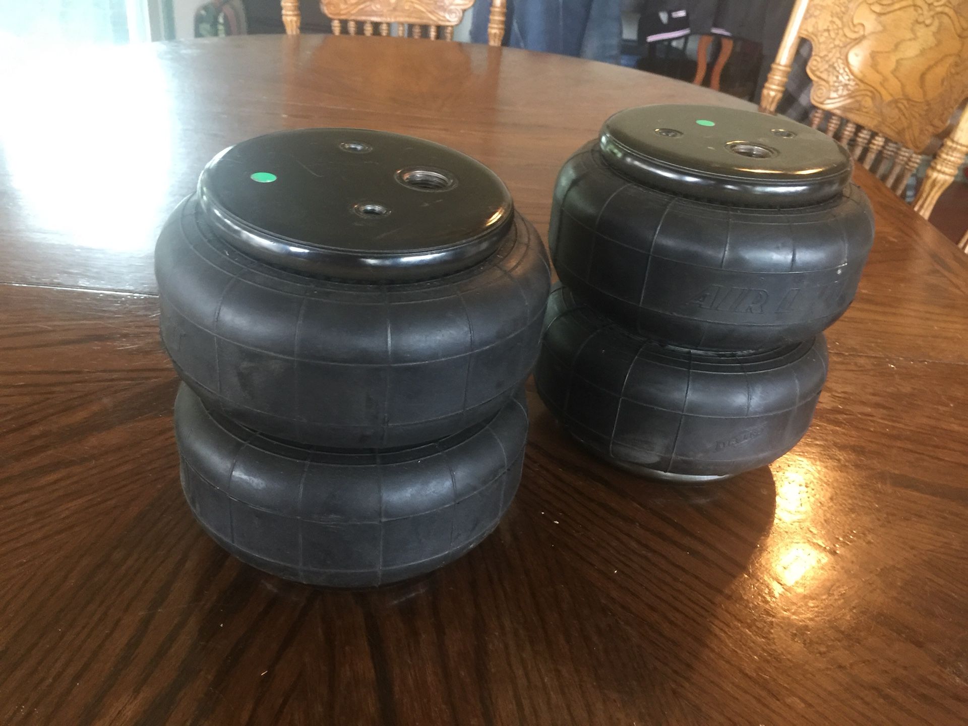 2 airlift dominator 2600 airbags