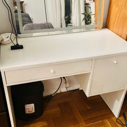 White Makeup Vanity With Glass Top 