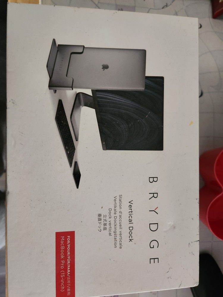 Brydge Verticle Dock for MacBook Pro 15"