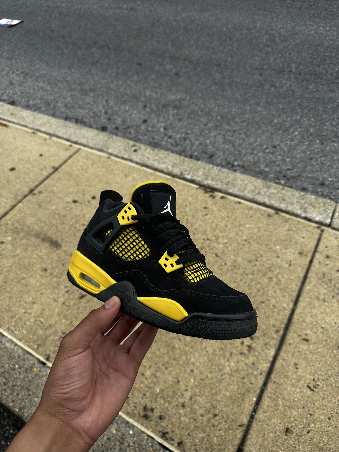 Jordan 4 Thunders