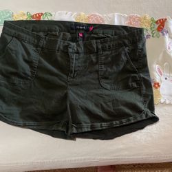 Size 18 TORRID Army Green Shorts 