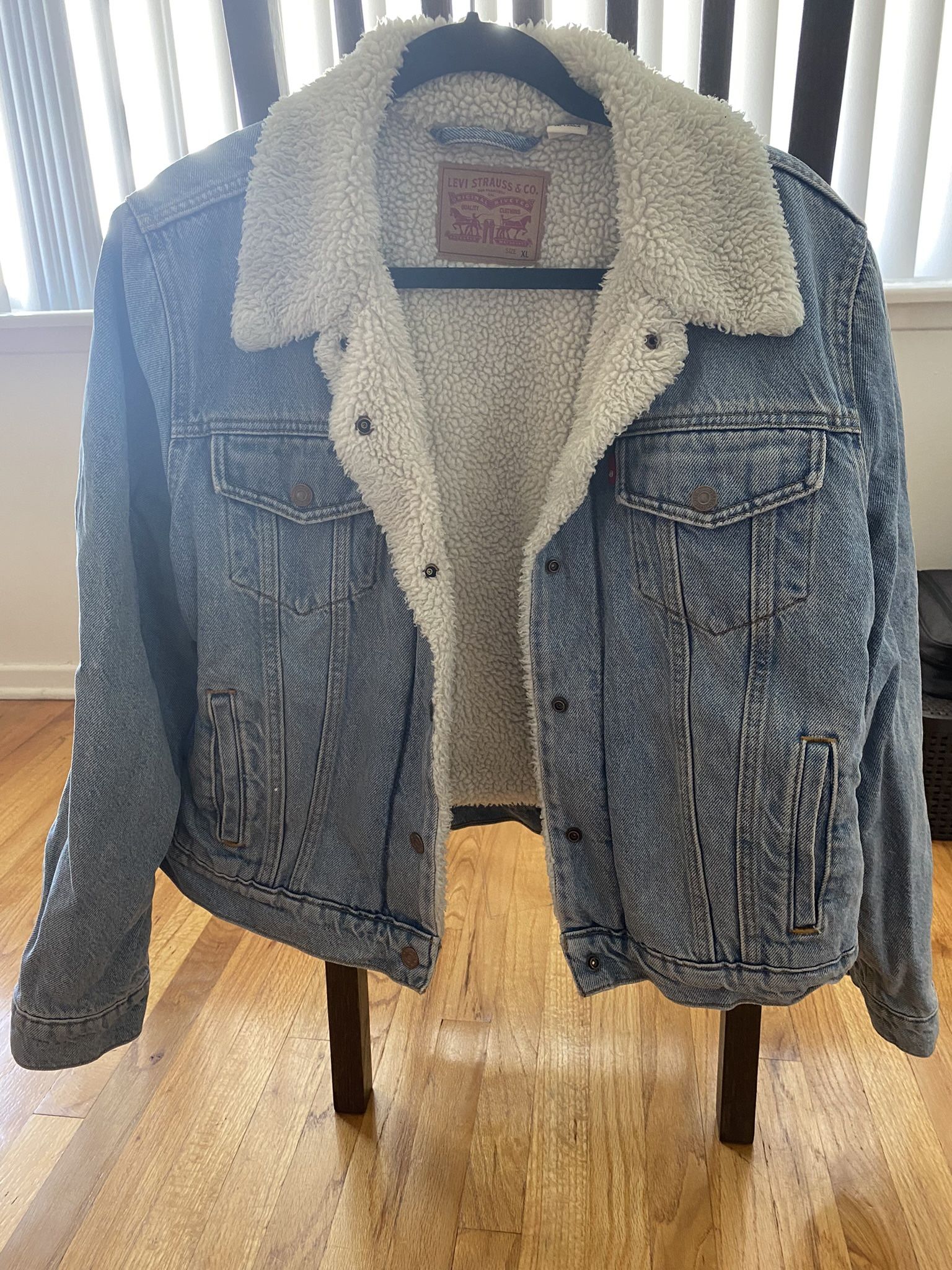 Levi’s Fur Lined Denim Jacket - Size XL