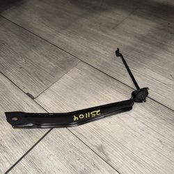 24-25 BUICK ENVISTA BATTERY HOLD DOWN STRAP BRACKET HOLDER OEM (contact info removed)1 251104