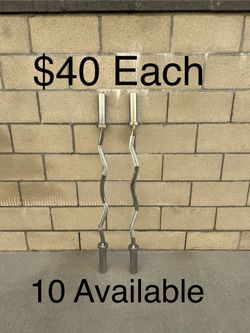 EZ Curl Bar For Weightlifting, Hip Thrusts, Squats & Lunges