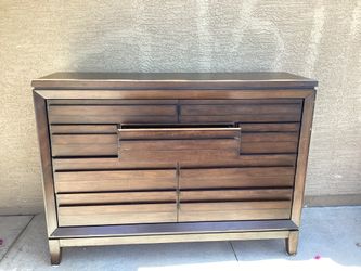 Dresser With Mirror