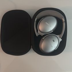 Bose QuietComfort 45 (QC45) noise-canceling headphones.