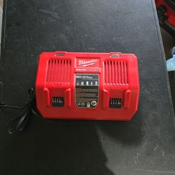 Milwaukee RAPID CHARGER