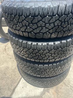 Tengo estas 4 llantas 235/75R15 GOODYEAR WRANGLER TRAILEUNER AT