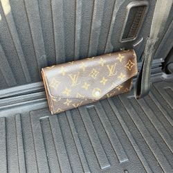 LV Wallet  
