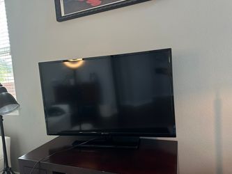 Element 40 inch Flat Screen TV