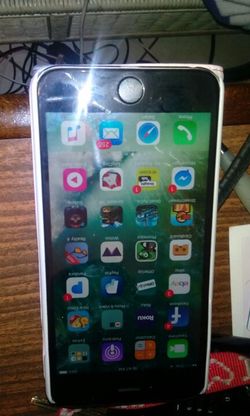 iPhone 6 Plus 64 gb, THE PHONE CANNOT BE USE IS FOR PARTS.
