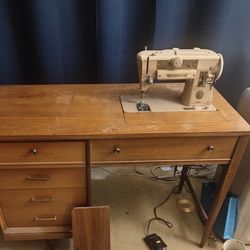 Old Singer And Great Vacation