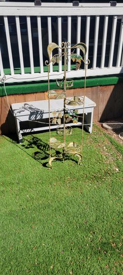 Trifold plant stand