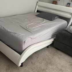 Lighthead headboard platform bed