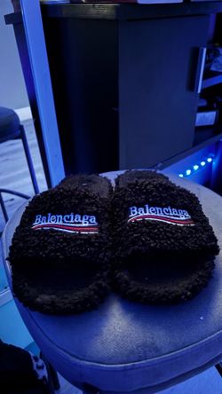 Balenciaga slides black colorway