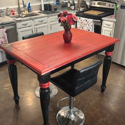 Eat in Kitchen Table and Chairs