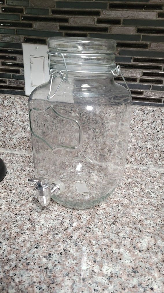 Yorkshire Glassware 1 Gallon Beverage Dispenser