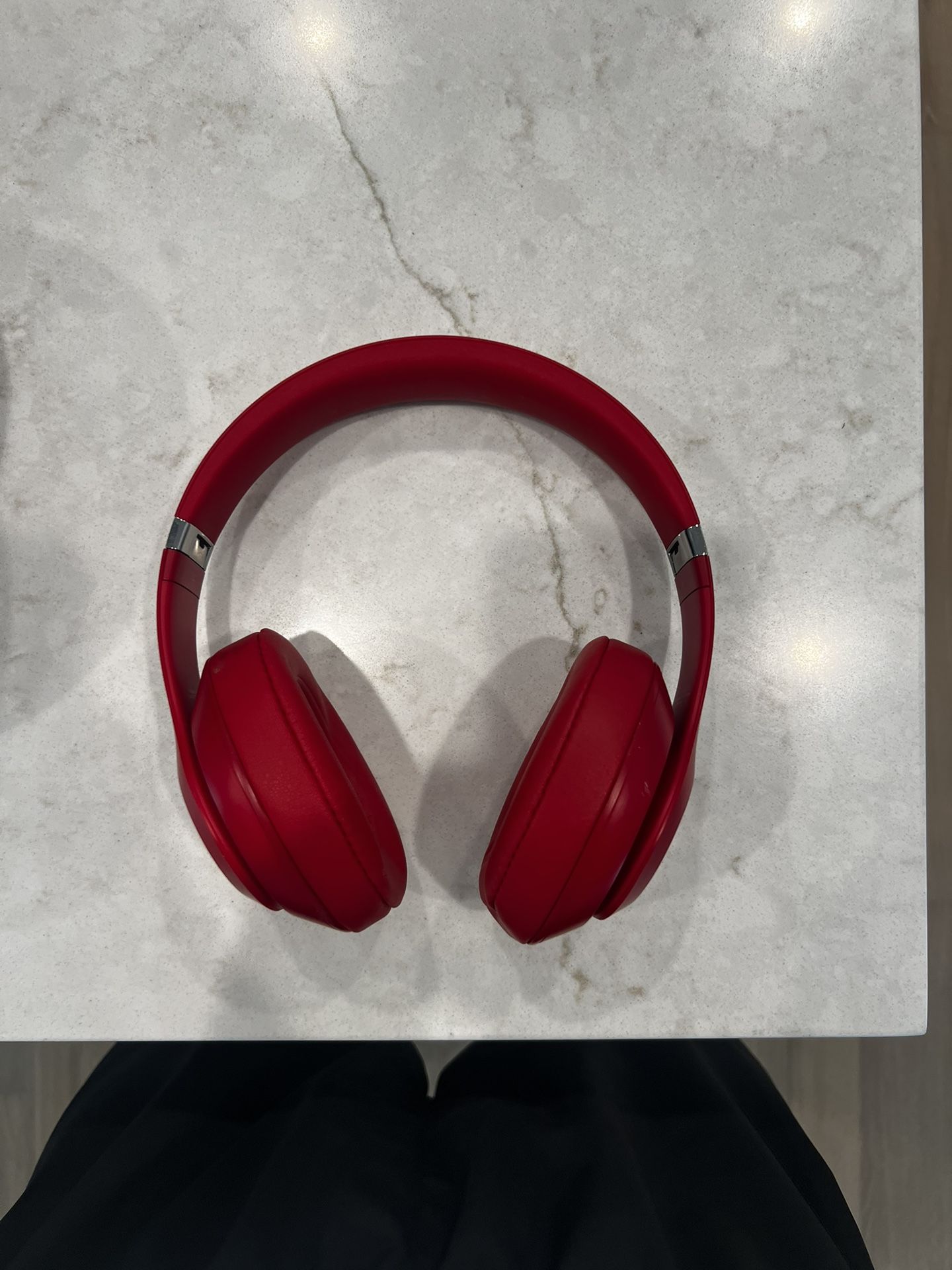 Beats Studio 3 -red (Very Great Condition)