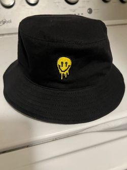 Black bucket hat