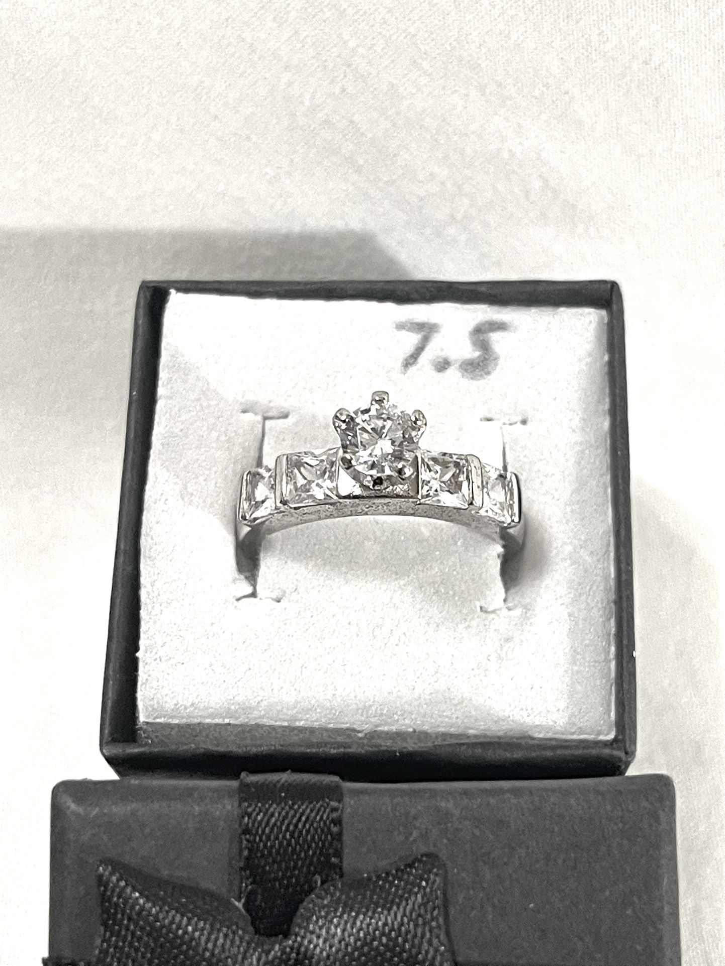 Brand New Cubic Zirconia C Diamonds Set In A Sterling Silver Wedding Ring. Size 7.5