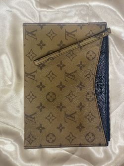 LV wristlet