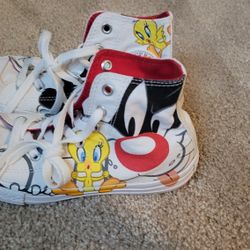 Like New Looney Tunes Converse Size 2