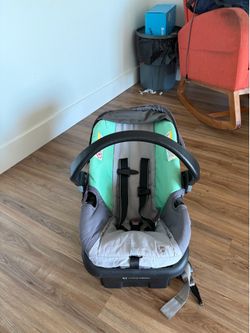 Baby Trend EZ Ride Infant Car Seat / Carrier