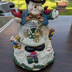 Avon Frosty The Snowman Snow Globe