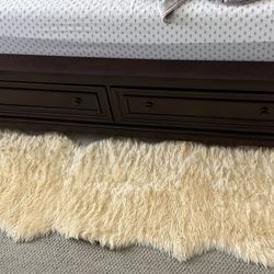 Safavieh - Real Sheep Skin Solid runner rug
