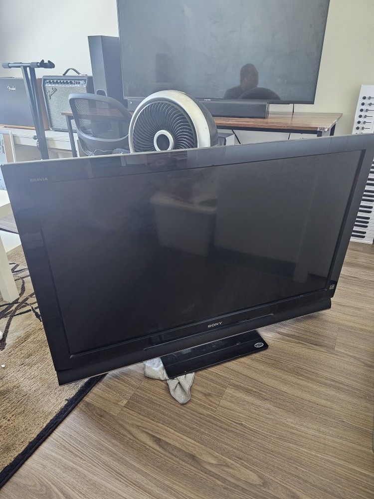 Sony Bravia TV w/ CHROMECAST