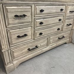 Dresser W/mirror 