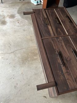 Brown dresser - 2 broken legs - FREE