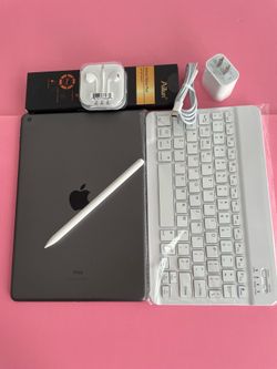 Apple IPad 8th Generation (10.2” Retina /Latest iOS 26/ 2020 model) 32GB with stylus pen, keyboard & Accessories
