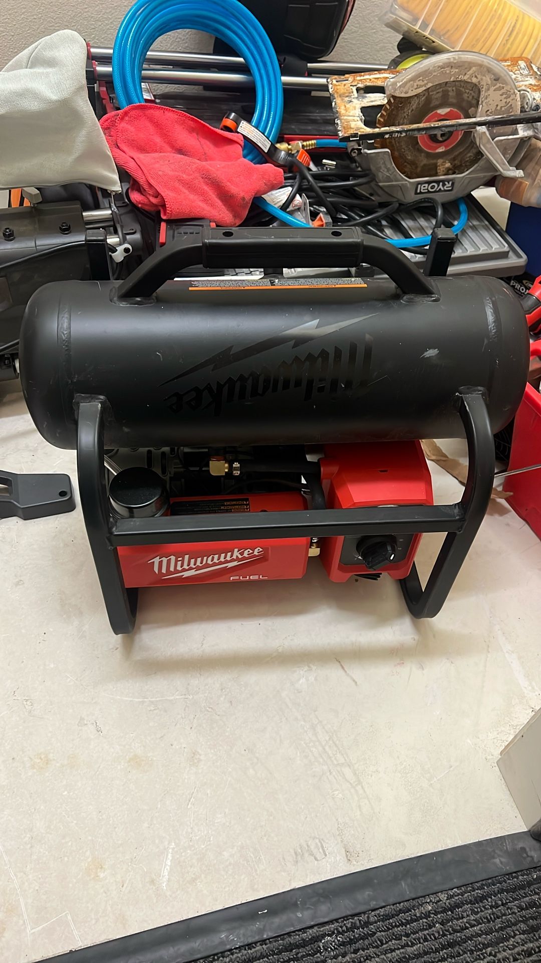 Milwaukee Cordless Compressor 
