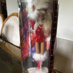 1995 - 95 RADIO CITY MUSIC HALL  THE ROCKETTES DOLL Red Outfit 
