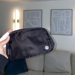 Lululemon Belt Bag — Black 