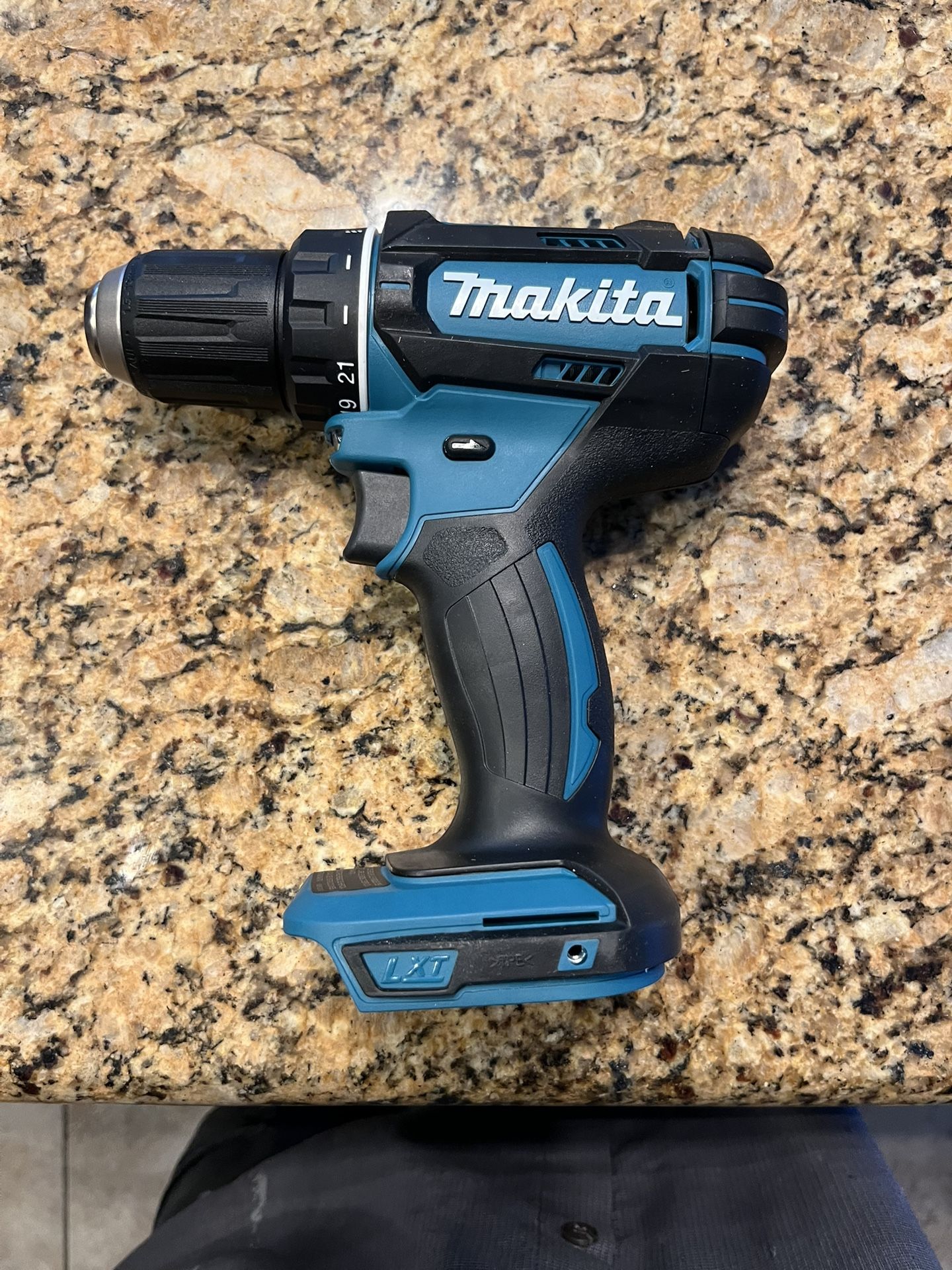 Makita 18v LXT Driver-Drill