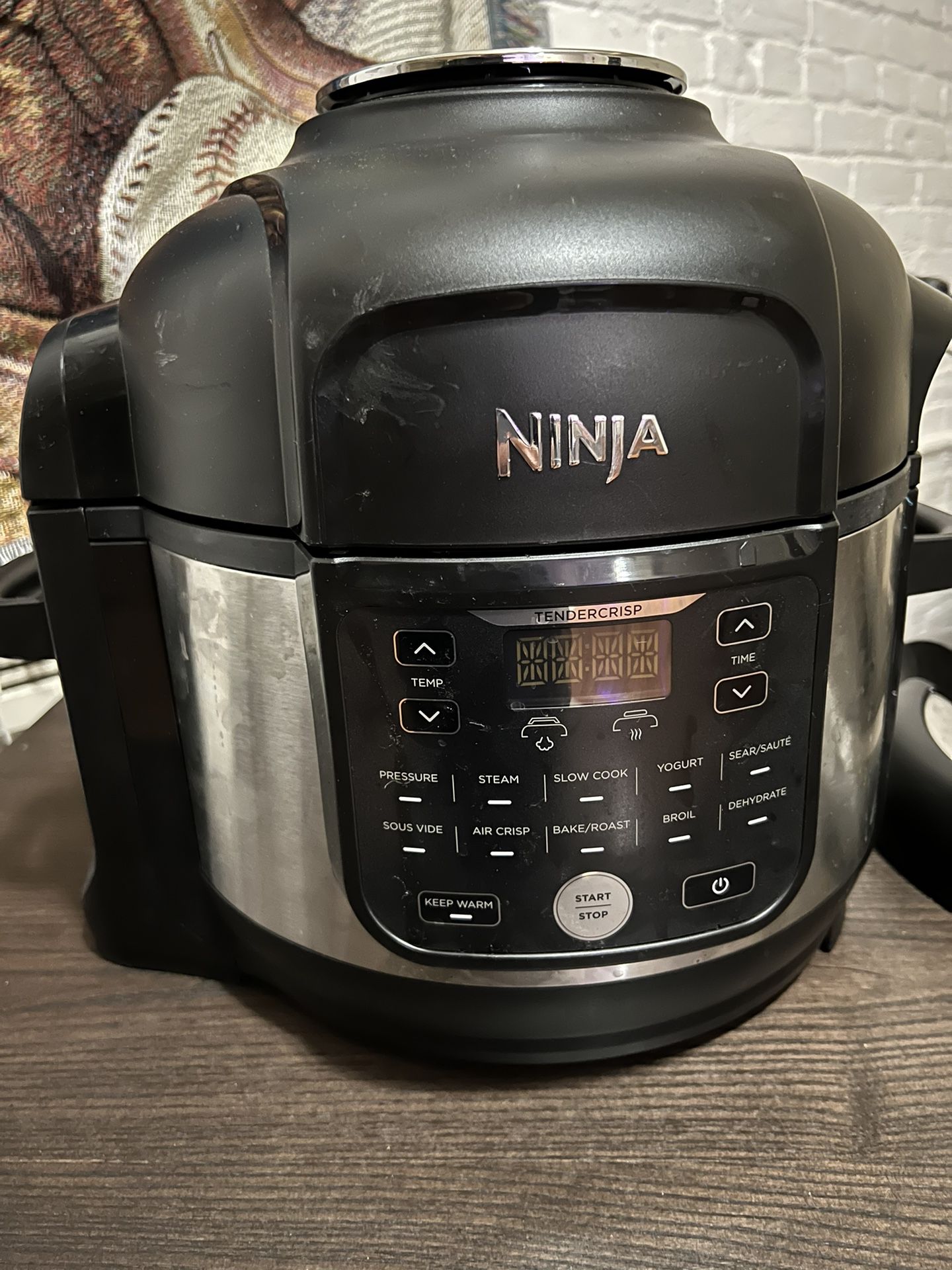 Ninja Foodi 11-in-1 6.5-qt Pro Pressure Cooker + Air Fryer with Stainless finish, FD302 - Stainless Steel