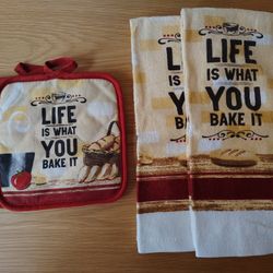 2 Kitchen Towels & Pot Holders