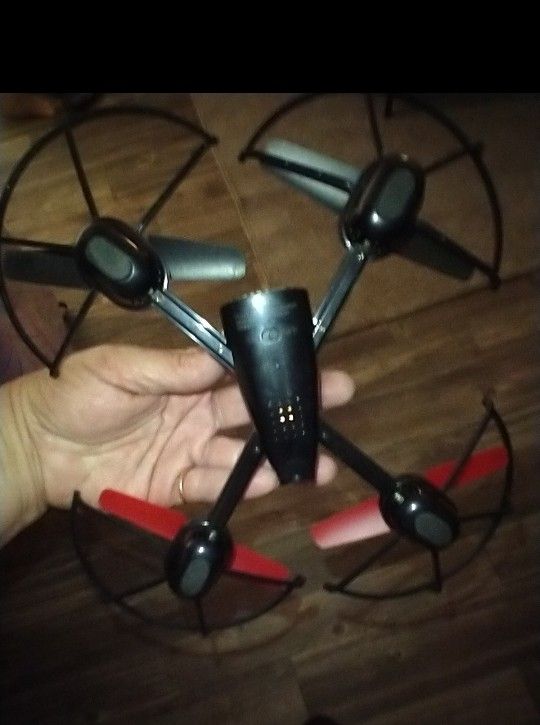 DRONE : SHARPER IMAGE