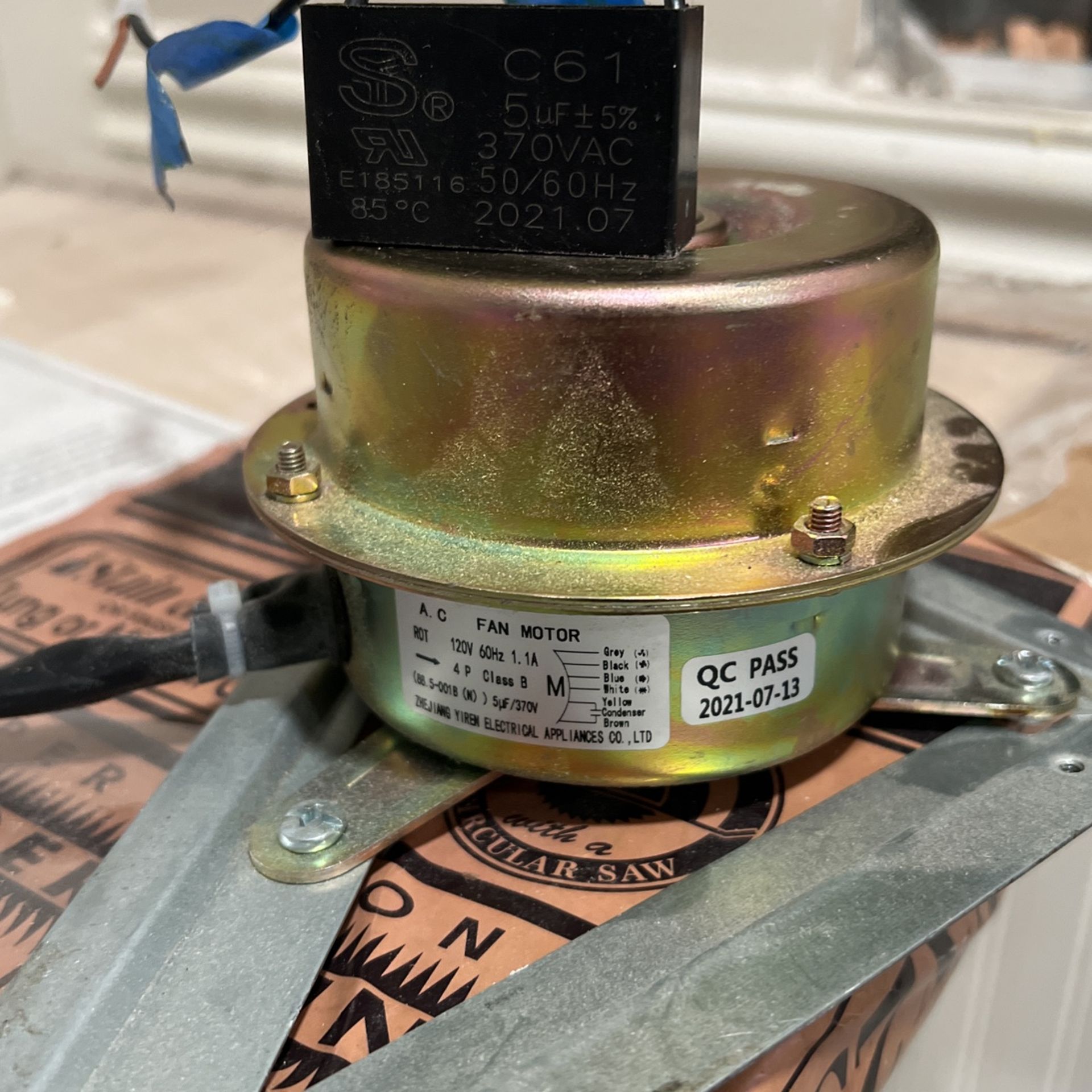 1.1 Amp Electric Motor With 2 Wire 5 Microfarad Capacitor