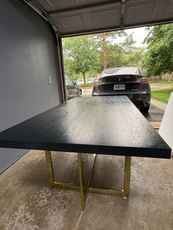 Modern Black & Gold Dining Table – Seats 6-8 – Excellent Condition