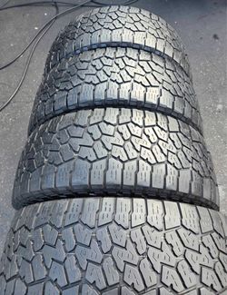 Vendo set de llantas 37x12.50r20 Falken tire en perfectas condiciones de Vida