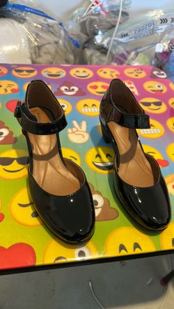 MOVING SALE!! Must be gone by JULY 1 fair offers considered for fast pick up!!! Easy Spirit Comfort Shoes Size 9 Medium - $25 OBO