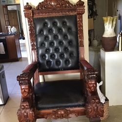 Mahogany Thorn Chair 